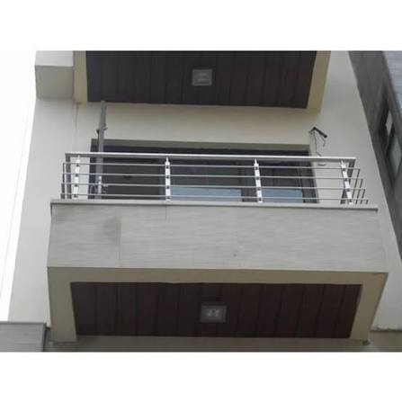 Safe glass railing installation